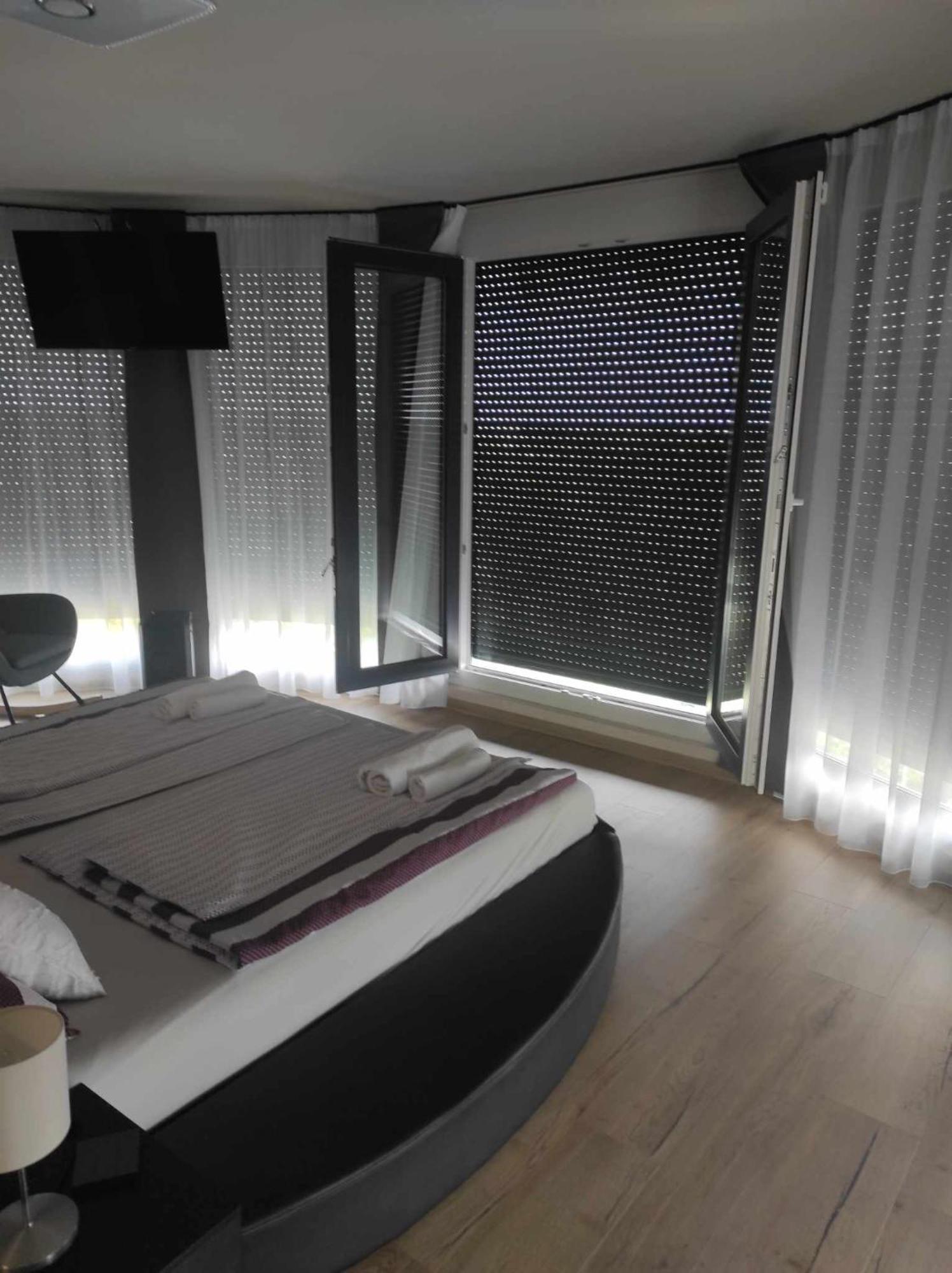 West Panorama Penthouse - Apartment With A Fantastic View Of The City Szombathely Exterior foto